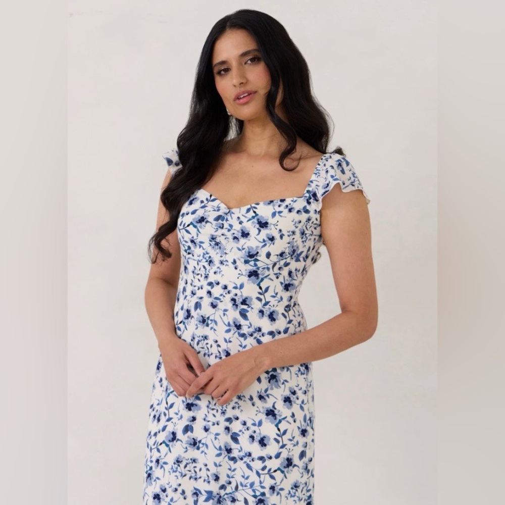 Park & Fifth 
Eau Claire 
Floral Blue and White Maxi Dress - Picture 3 of 4